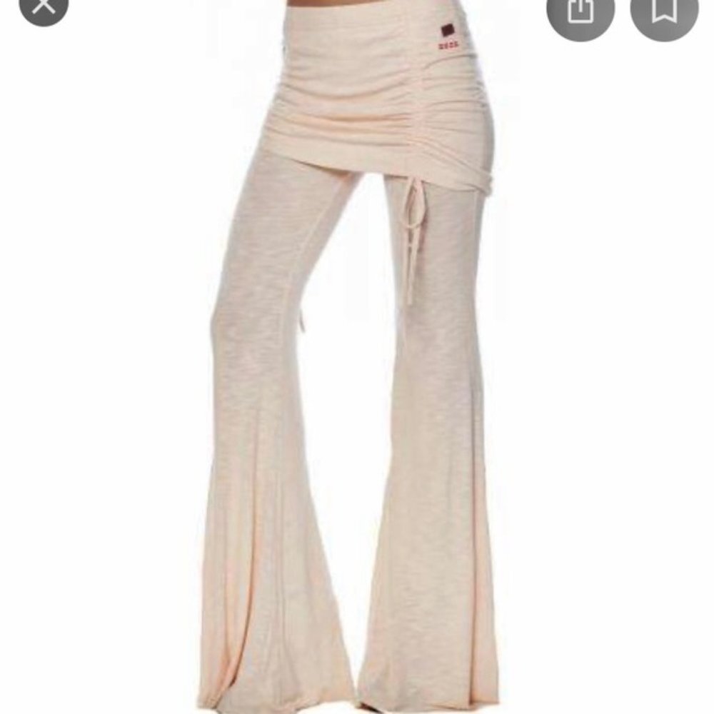 Peace Love World woman’s pants set retail 128$ - Picture 5 of 5